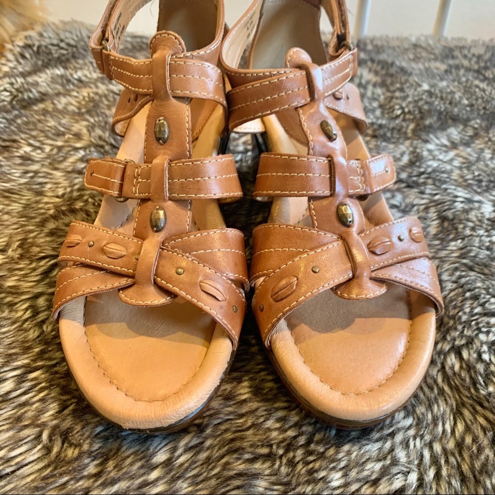 EARTH Lucinda Wedge Sandals - Picture 6 of 13